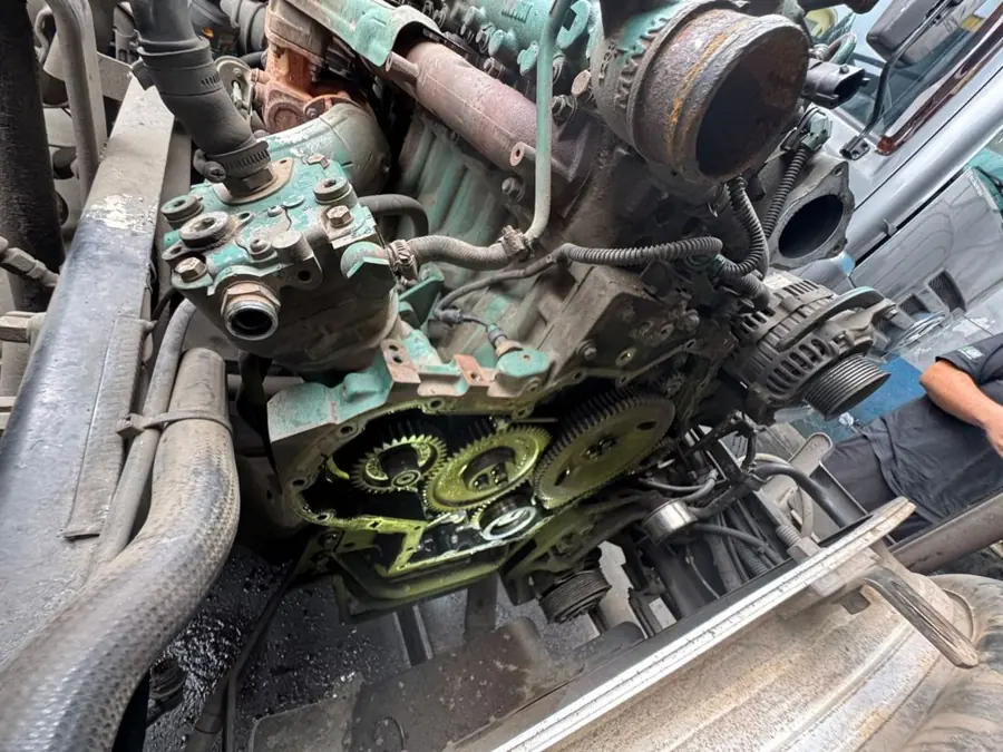 Serviço interno no motor diesel